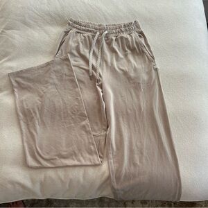 Vuori Halo Essential Wideleg Pant